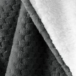 FLHF Plaid Leepy - Polyester - Graphite - 220 x 240 cm -France Couvertures Soldes Boutique 1000300800 211021 111406000125 DETAILS P000000001000300800