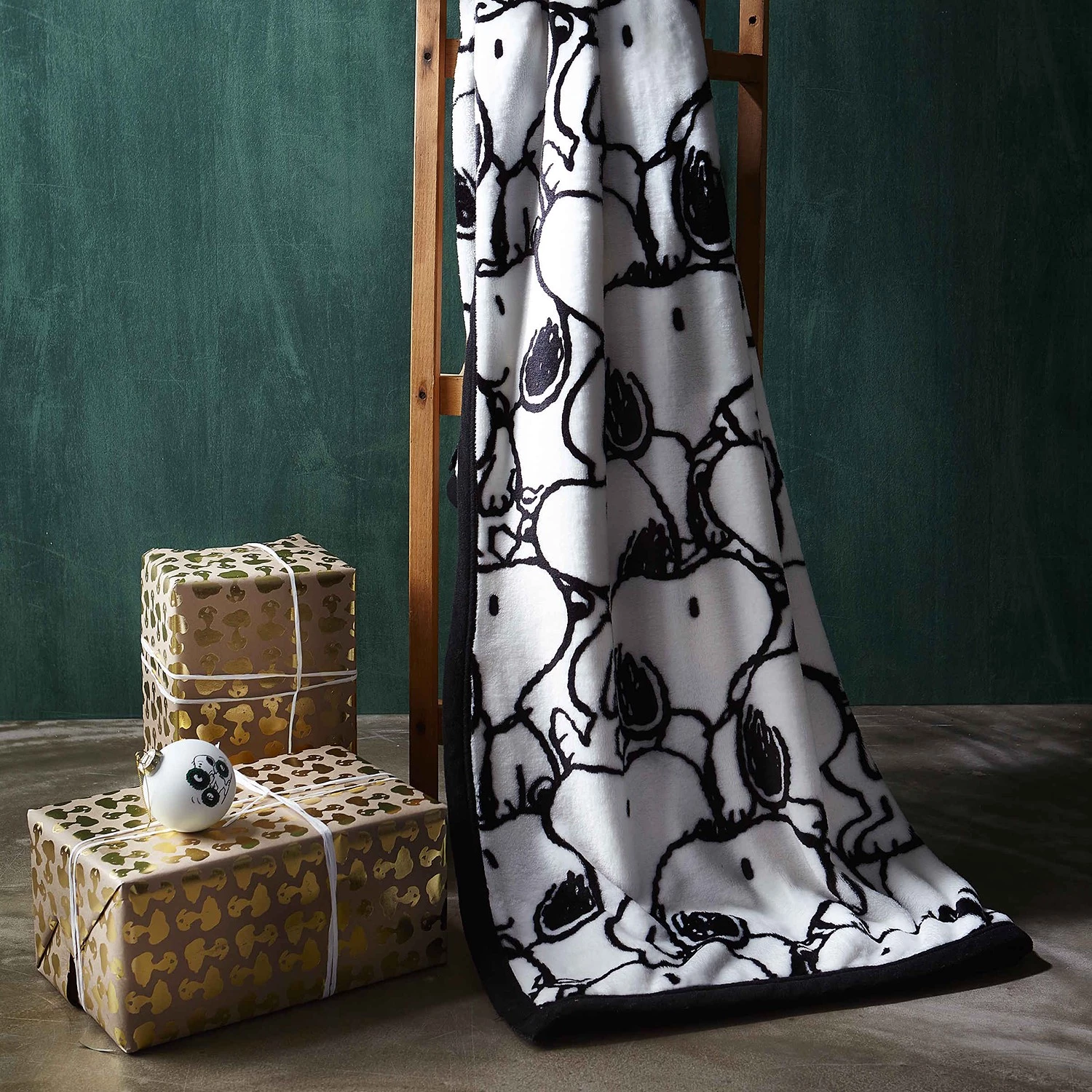 Butlers Plaid PEANUTS Snoopy Allover - Polyester - Noir / Blanc 4 Butlers Plaid PEANUTS Snoopy Allover - Polyester - Noir / Blanc – Image 2