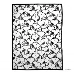 Butlers Plaid PEANUTS Snoopy Allover - Polyester - Noir / Blanc 9 Butlers Plaid PEANUTS Snoopy Allover - Polyester - Noir / Blanc -France Couvertures Soldes Boutique 1000343665 220401 030 DETAILS P000000001000343665