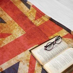 Twentyfour Plaid England - Polyester - Bleu nuit / Vermillon - 125 x 175 cm -France Couvertures Soldes Boutique 1000358734 220621 022 MOOD DETAILS P000000001000358734 mood