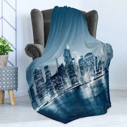 Twentyfour Plaid Ville - Polyester - Bleu gris / Bleu pétrole - 175 x 230 cm -France Couvertures Soldes Boutique 1000358754 220621 021 MOOD DETAILS P000000001000358754 mood