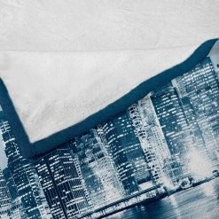 Twentyfour Plaid Ville - Polyester - Bleu gris / Bleu pétrole - 175 x 230 cm -France Couvertures Soldes Boutique 1000358754 220621 040 DETAILS P000000001000358754