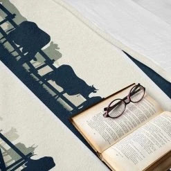 Twentyfour Plaid Pâture - Polyester - Bleu pétrole / Crème - 175 x 230 cm -France Couvertures Soldes Boutique 1000358776 220621 022 MOOD DETAILS P000000001000358776 mood